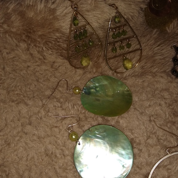 Earring bundle - Picture 3 of 4